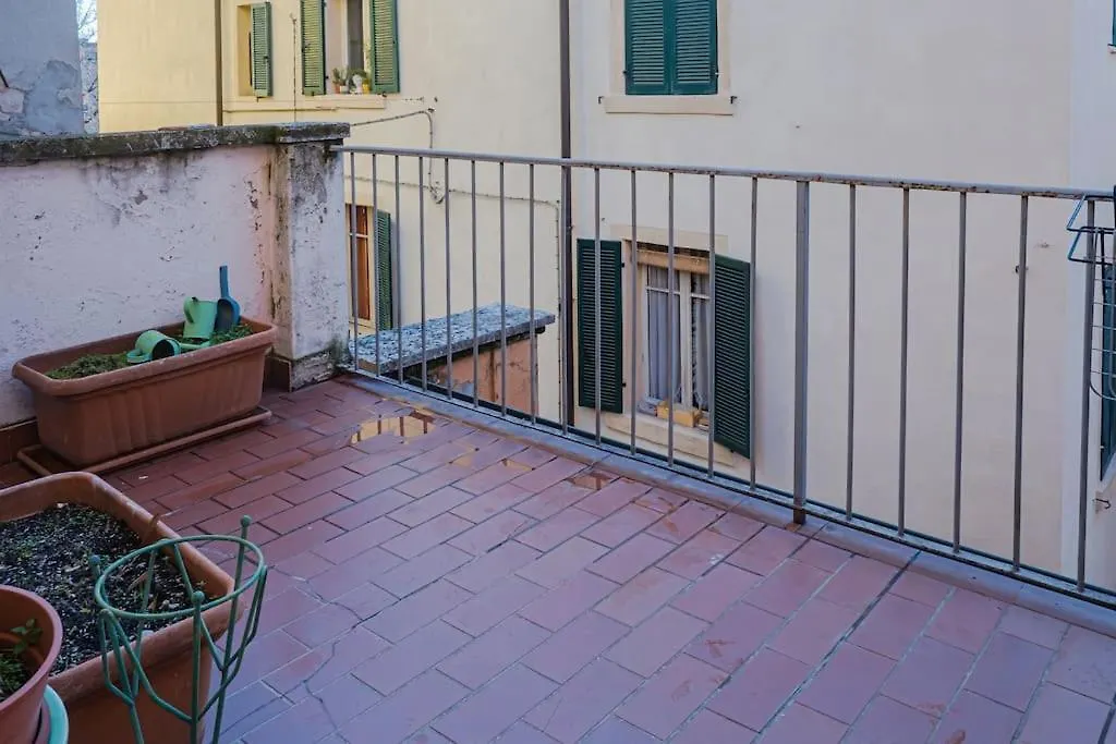 Juliet'S Terrace On The River Verona